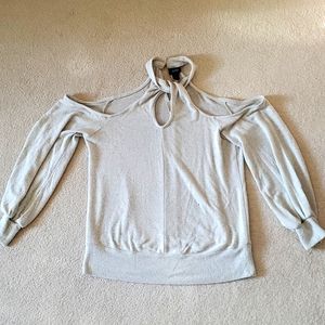 New Daytrip Shoulder Sweater cream color Size M